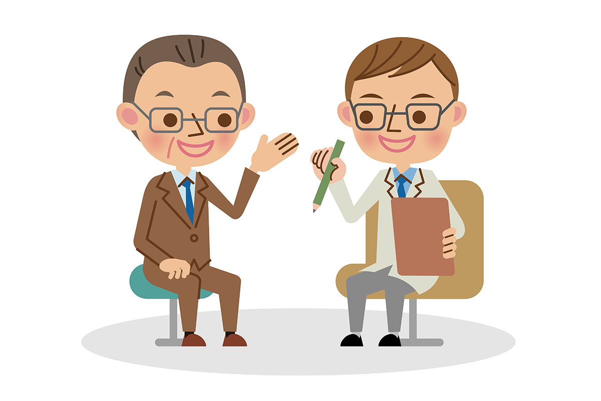 医師と話す中年の会社員